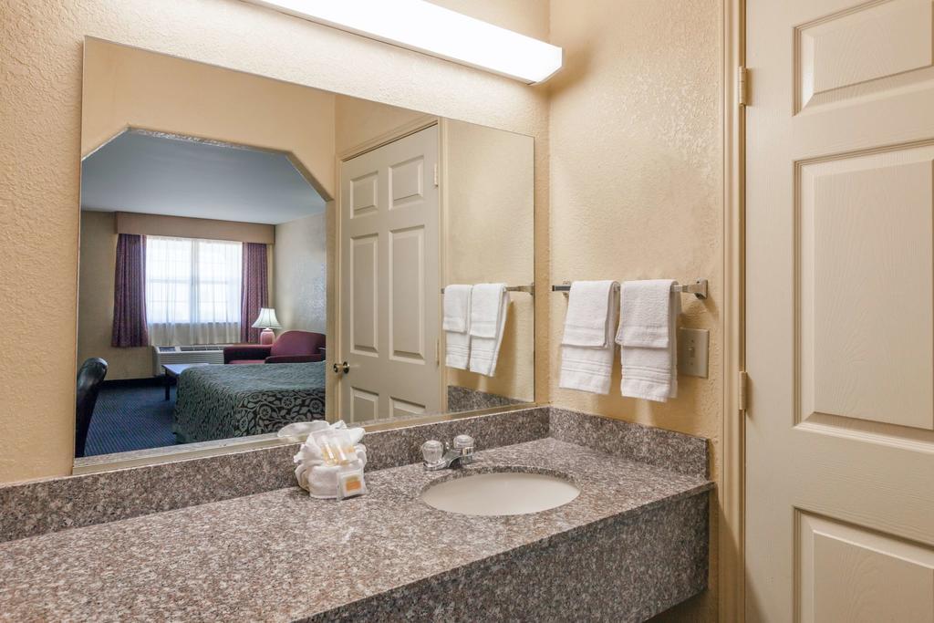 Days Inn Gun Barrel City Zewnętrze zdjęcie